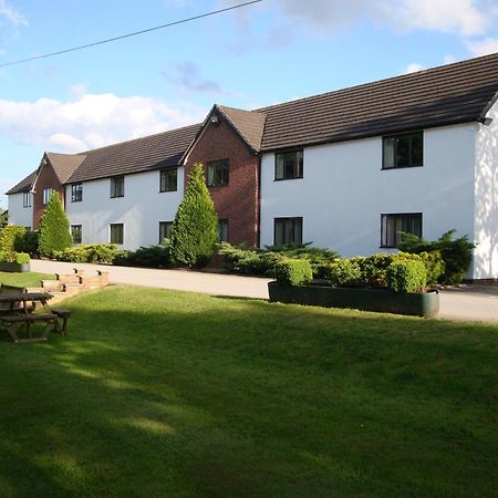 The Boars Head Hotel Sudbury  Екстер'єр фото