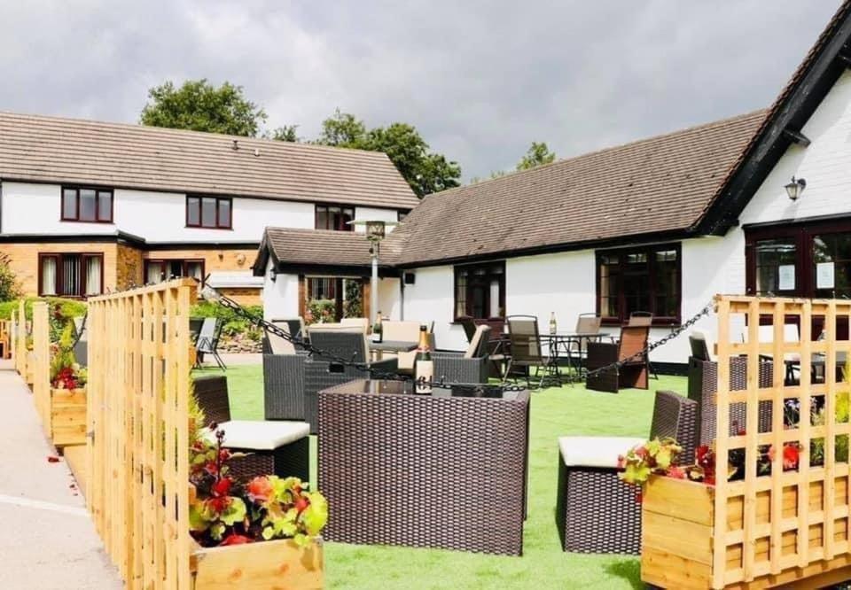 The Boars Head Hotel Sudbury  Екстер'єр фото