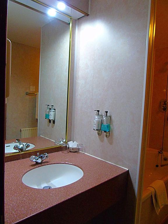 The Boars Head Hotel Sudbury  Екстер'єр фото